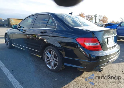 2013 Mercedes-Benz C 250 Luxury/Sport из США, поврежденный, VIN WDDGF4HB2DR291683